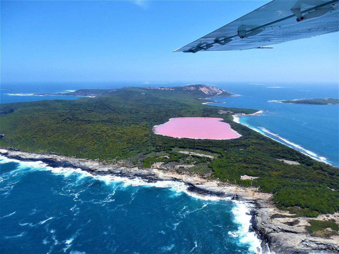 Middle Island with lake Hillier